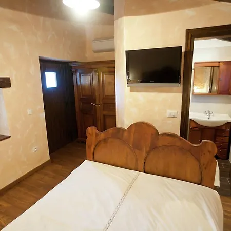 Villa Spacious With Private Swimming Pool In Kanfanar
