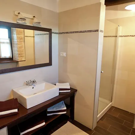 Spacious With Private Swimming Pool In * Kanfanar