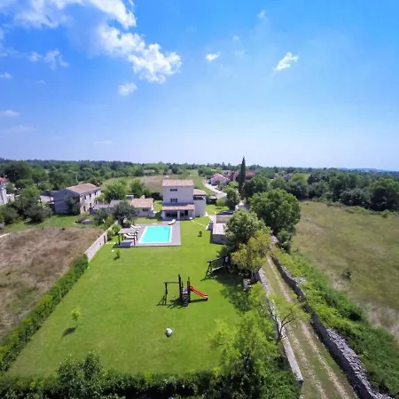 Spacious With Private Swimming Pool In Villa Kanfanar